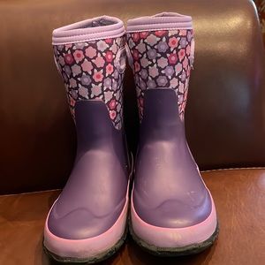 BOGS Youth Boot adorable purple flowers size 1